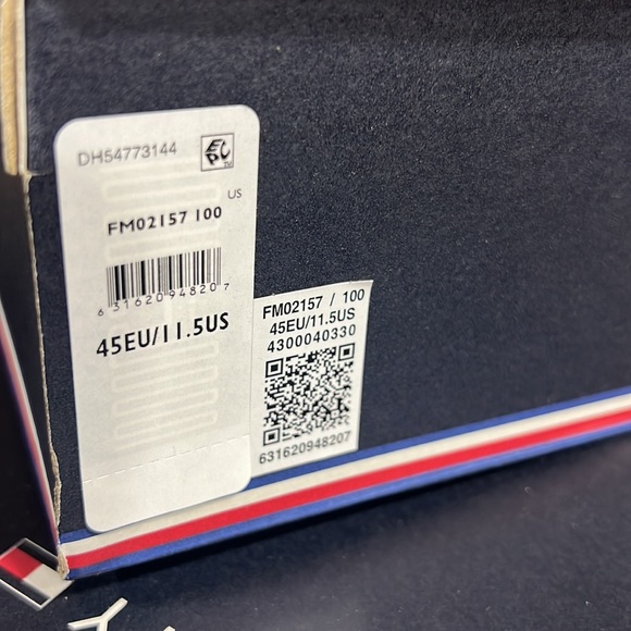 NIB - Tommy Hilfiger Flag Leather Sneaker, White - Multiple Sizes - Picture 15 of 16